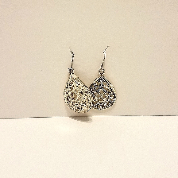 Silver sculpted earrings - Picture 8 of 8